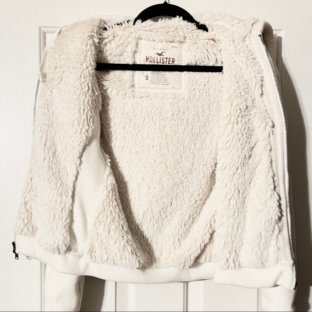 HOLLISTER Cream Soft Faux Fur Lined Graphic Full Zip Hoodie - Picture 5 of 5